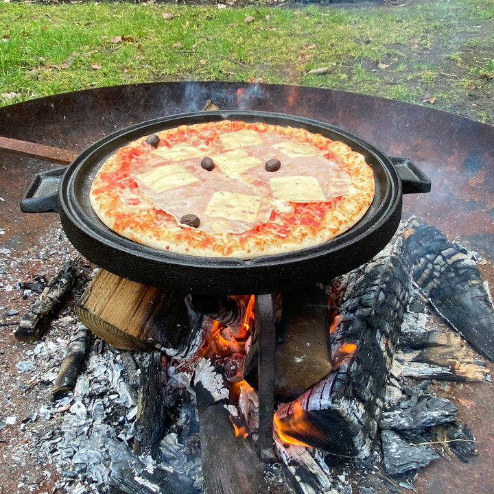 pizza bakken op grillplaat